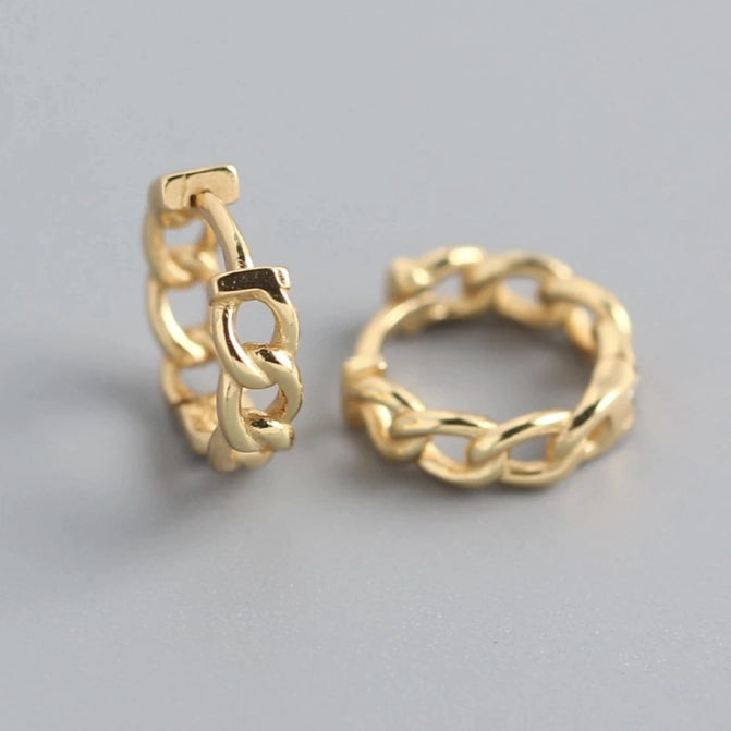 Peri Hoop Earrings in Gold