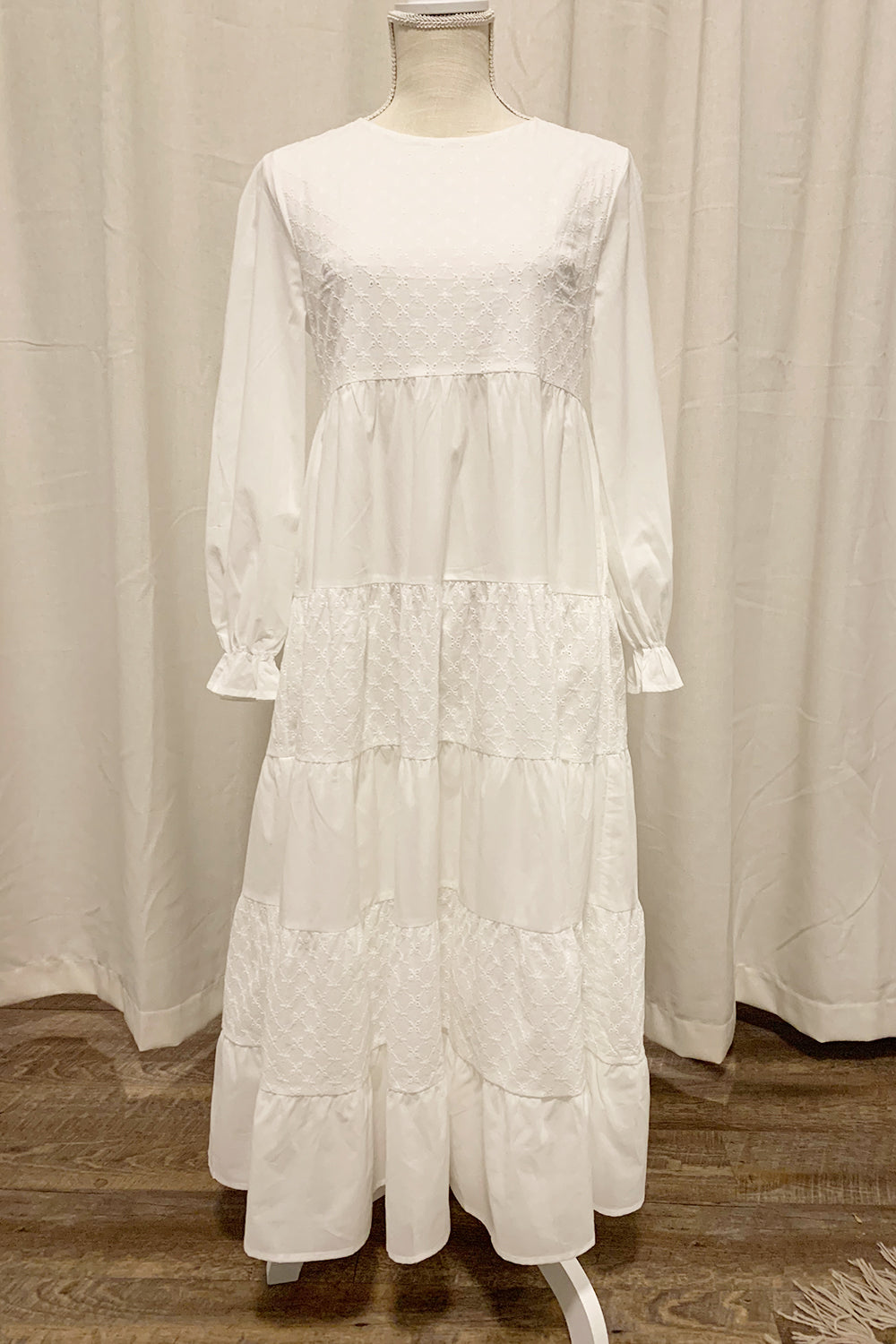 The Fern Eyelet Temple Dress in White REGULAR / M The Fern Eyelet Temple Dress in White REGULAR / M